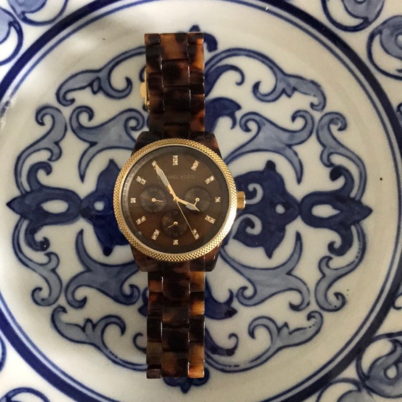 Michael Kors Accessories - Tortoiseshell Michael Kors Watch! Michael Kors Accessories - Tortoiseshell Michael Kors Watch!